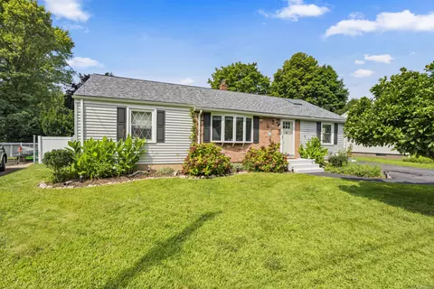 30 Colonial Ln, Wallingford, CT 06492