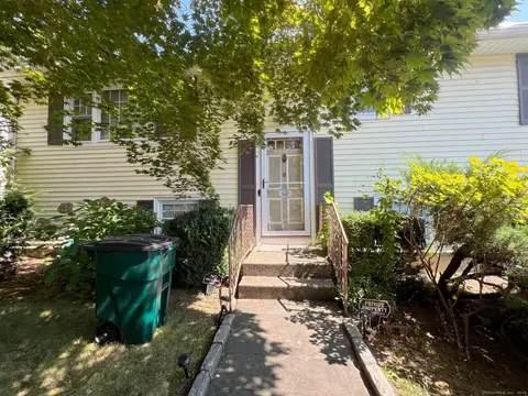 8 Silent Grove Ct, Norwalk, CT 06851