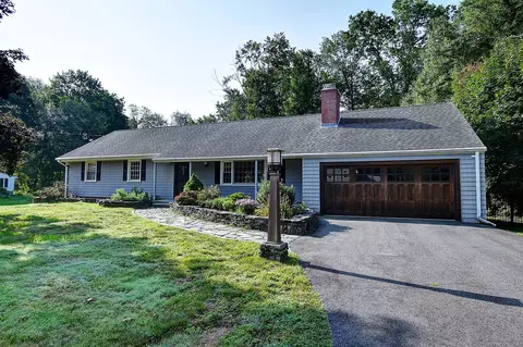 44 Carriage Dr, Glastonbury, CT 06033