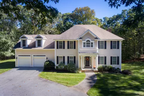10 Turnstone Rd, Essex, CT 06426