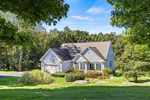 41 Windrose Dr, Groton, CT 06340