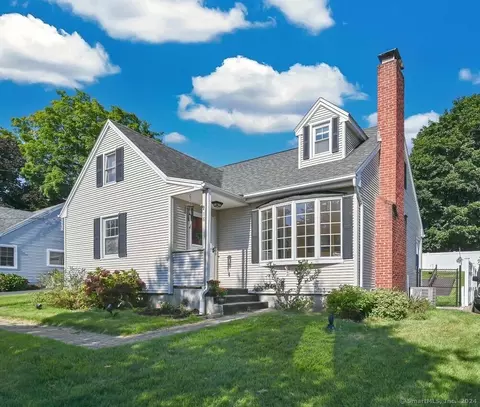 18 Chamberlin Dr, West Hartford, CT 06107