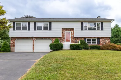 32 Andrew Ln, Windsor, CT 06095