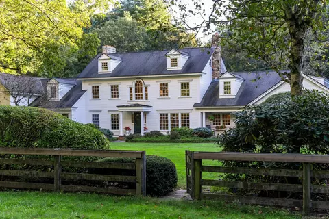 6 Pine Hill Rd, Burlington, CT 06013