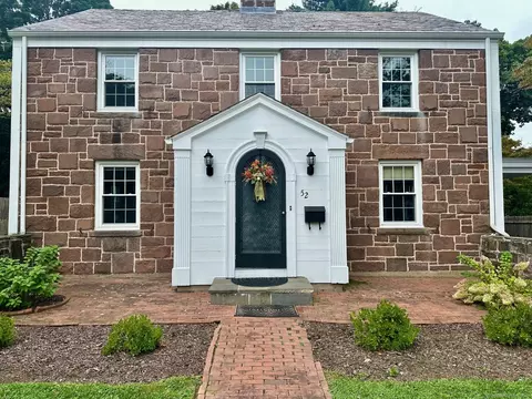 52 Thomson Rd, West Hartford, CT 06107