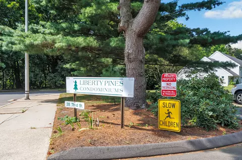 4 Liberty St #4, Ansonia, CT 06401
