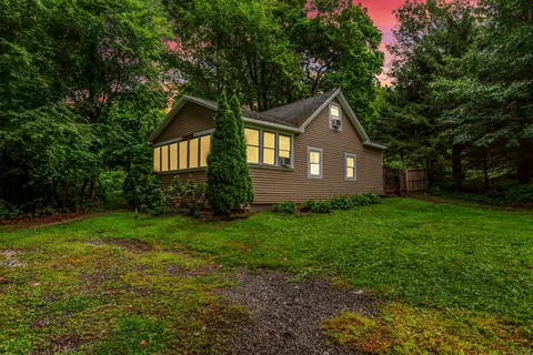 52 Lakeview Dr, Bethlehem, CT 06751