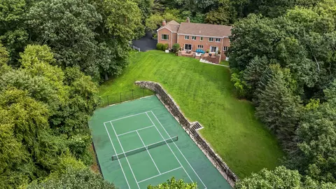 18 Sandy Ln, Greenwich, CT 06831