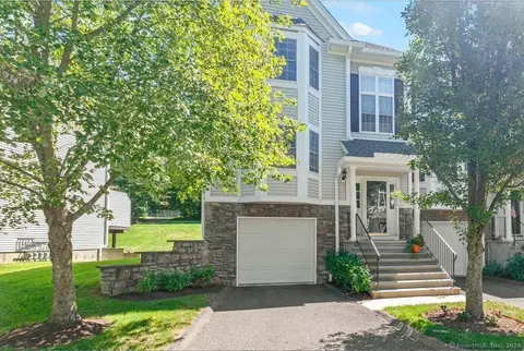 1301 Cypress Dr #1301, Danbury, CT 06811