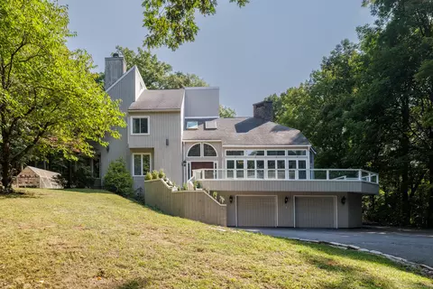 396 Strickland St, Glastonbury, CT 06033