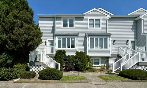 37 Southwind Ln #37, Milford, CT 06460