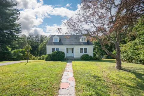 7 Ellen Ward Rd, Waterford, CT 06385