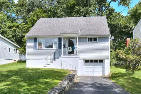 34 Bennett St, Fairfield, CT 06825