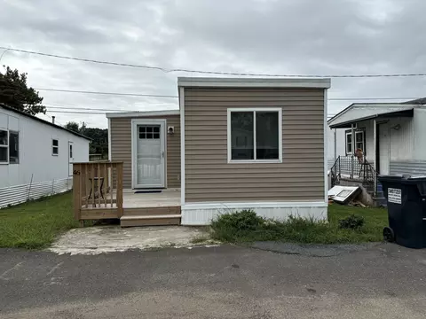 525 E Main St #TRLR 46, Branford, CT 06405