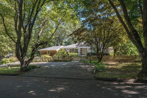 7 Forest Hills Dr, Madison, CT 06443