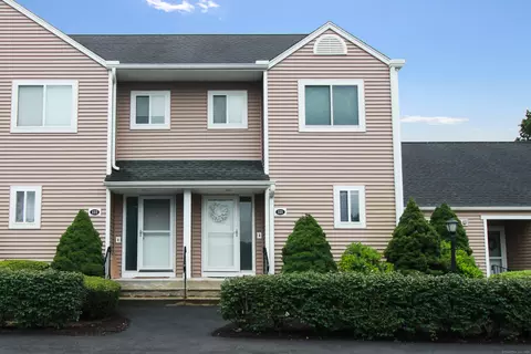 121 Stoneheights Dr #121, Waterford, CT 06385