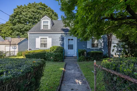29 Pleasant Dr, Hamden, CT 06514