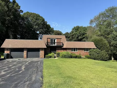 10 Pond View Dr, Prospect, CT 06712