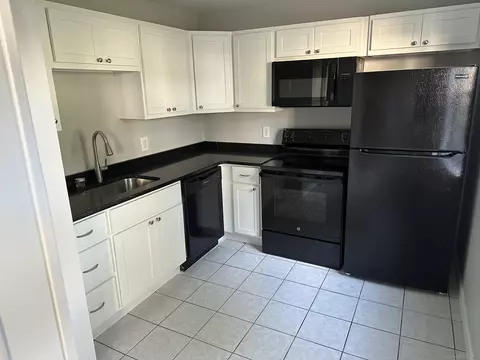 16 Georgetown Dr #F, Enfield, CT 06082