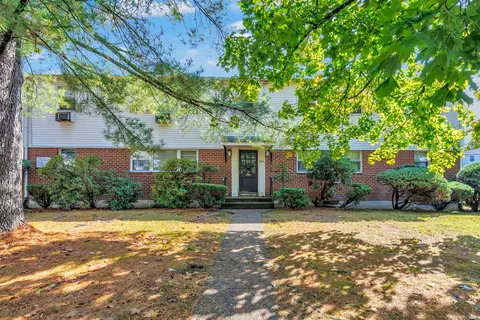 239 Cherry Hill Dr #2B, Bridgeport, CT 06606