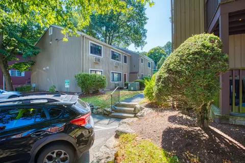 40 Leslie Rd #D, Bridgeport, CT 06606