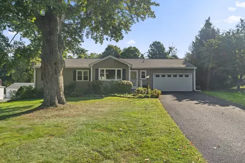10 Diamond Dr, Newtown, CT 06470