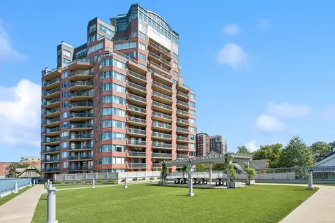 25 Forest St #15A, Stamford, CT 06901