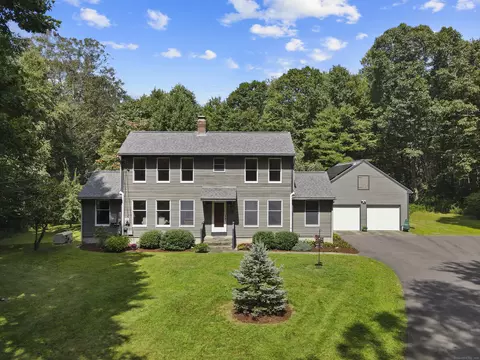 7 Blackwell Dr, Ledyard, CT 06335