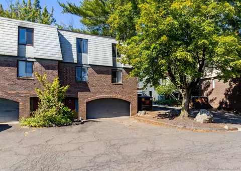 1 Trolley Crossing Ln #1, Middletown, CT 06457