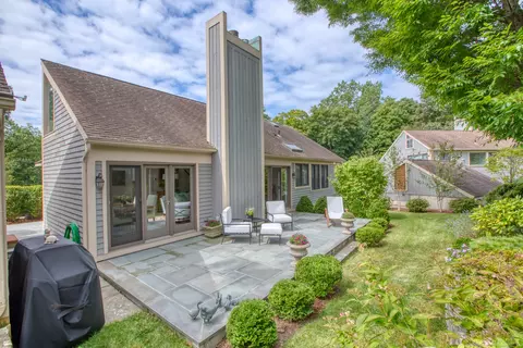 523 W Lyon Farm Dr #523, Greenwich, CT 06831