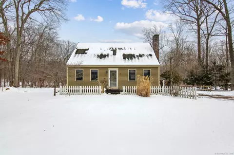 18 Fox Hill Dr, Clinton, CT 06413