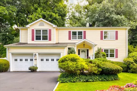 186 Overbrook Dr, Stamford, CT 06906