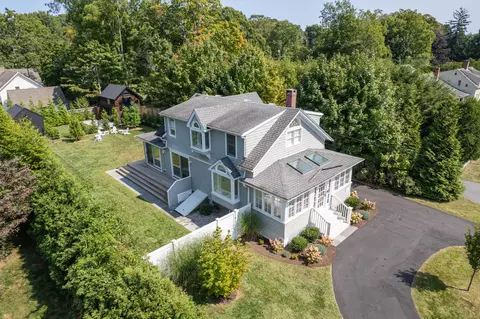 61 Liberty St, Madison, CT 06443