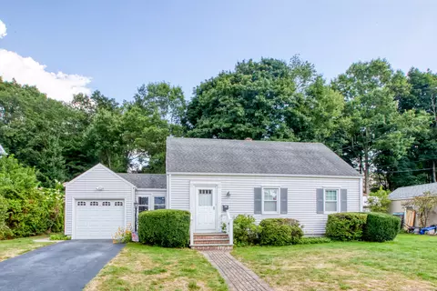 240 Greystone Rd, Bridgeport, CT 06610