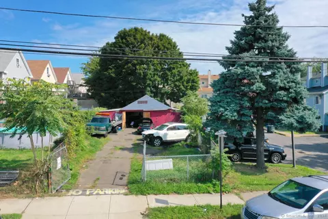445 Nichols St, Bridgeport, CT 06608