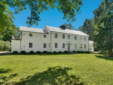 62 Richards Ln, New Canaan, CT 06840