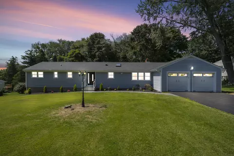 25 Harvest Hill Dr, Trumbull, CT 06611