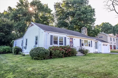 51 Eastfield Dr, Fairfield, CT 06825