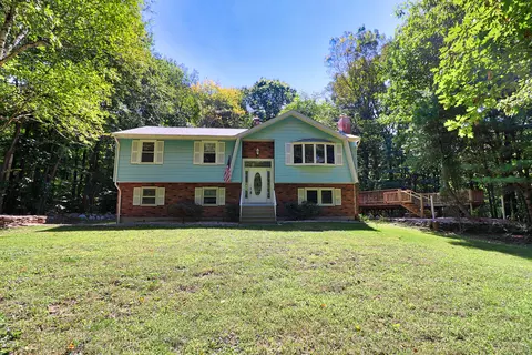 18 E Washington Rd, Plymouth, CT 06786