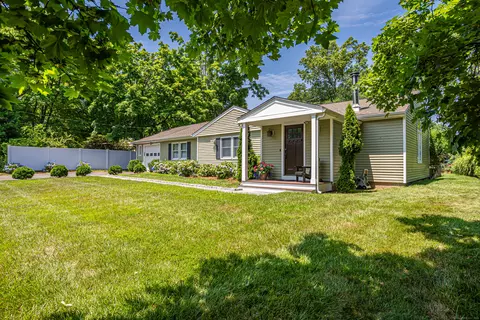13 Suburban Dr, Norwalk, CT 06851
