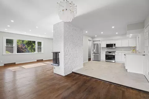 128 Burban Dr, Branford, CT 06405