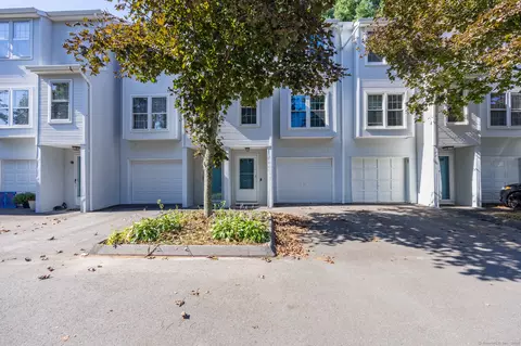 45 Deerwood Ln #6, Waterbury, CT 06704