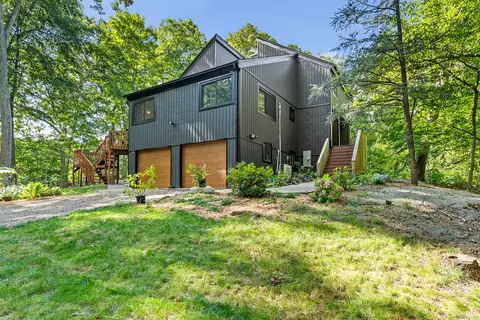 194 Hunters Trl, Madison, CT 06443