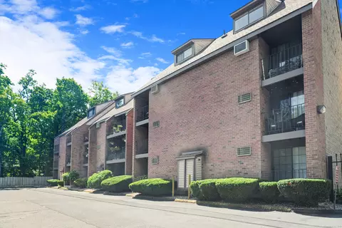 38 N Main St #25, West Hartford, CT 06107