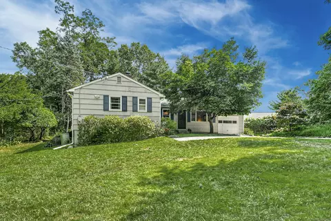 92 Hemlock Dr, Stamford, CT 06902