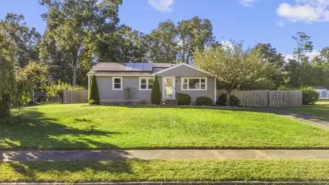 96 Frost Dr, North Haven, CT 06473