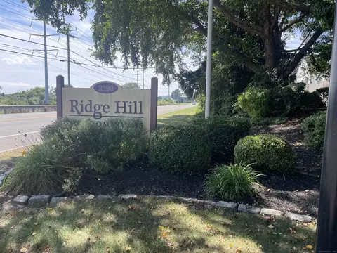 2390 State St #L1E, Hamden, CT 06517