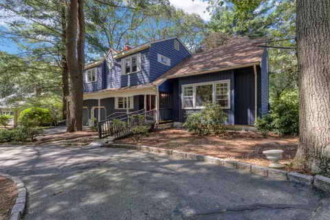28 Eagle Ridge Dr, Ledyard, CT 06335