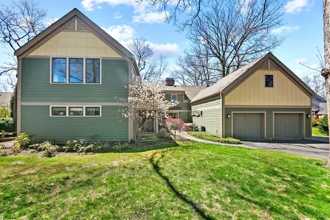 71 Waterside Ln, West Hartford, CT 06107