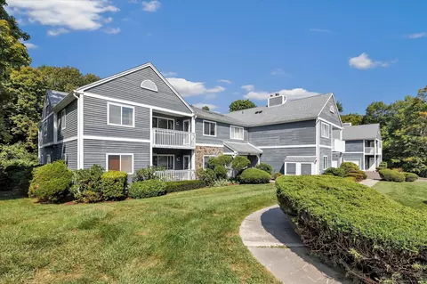 101 Wendover Dr #D, Monroe, CT 06468
